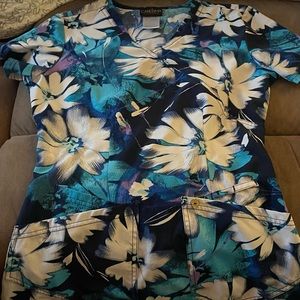 Xs scrub top
